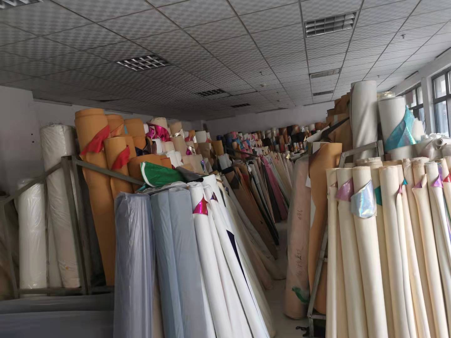 幻彩鳄鱼纹  厂家直销热销新款   PU皮革大量现货 高中低档 箱包 沙发详情3