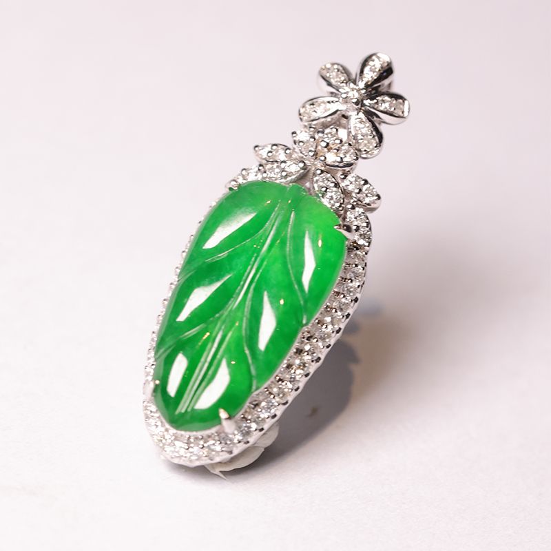 翡翠叶子吊坠/叶子吊坠/阳绿吊坠细节图