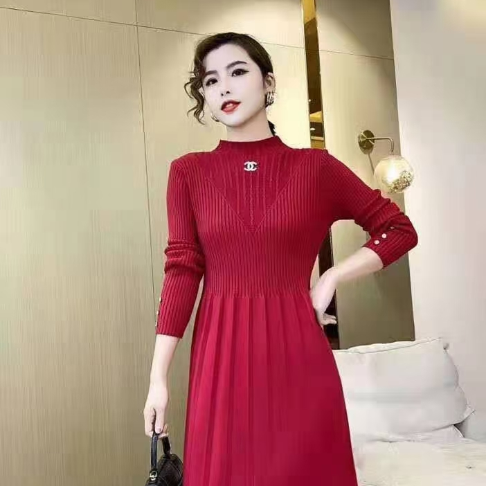 A half-height 8-knot dress