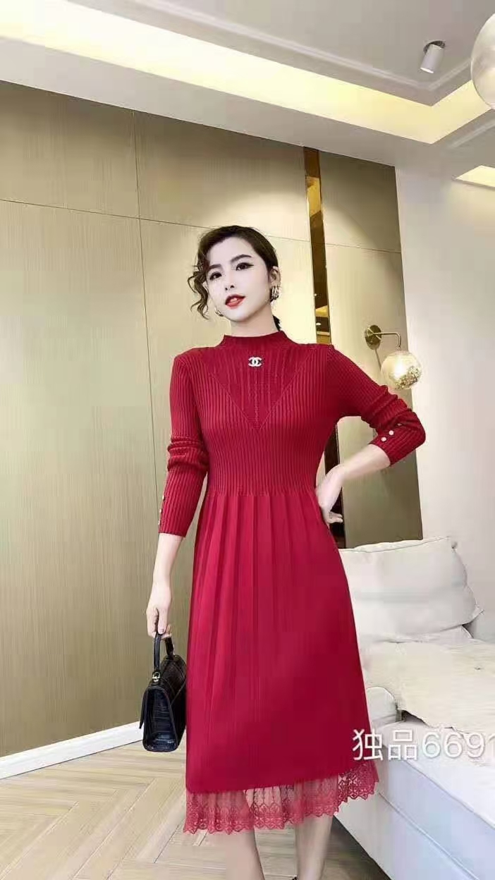 A half-height 8-knot dress detail image 1