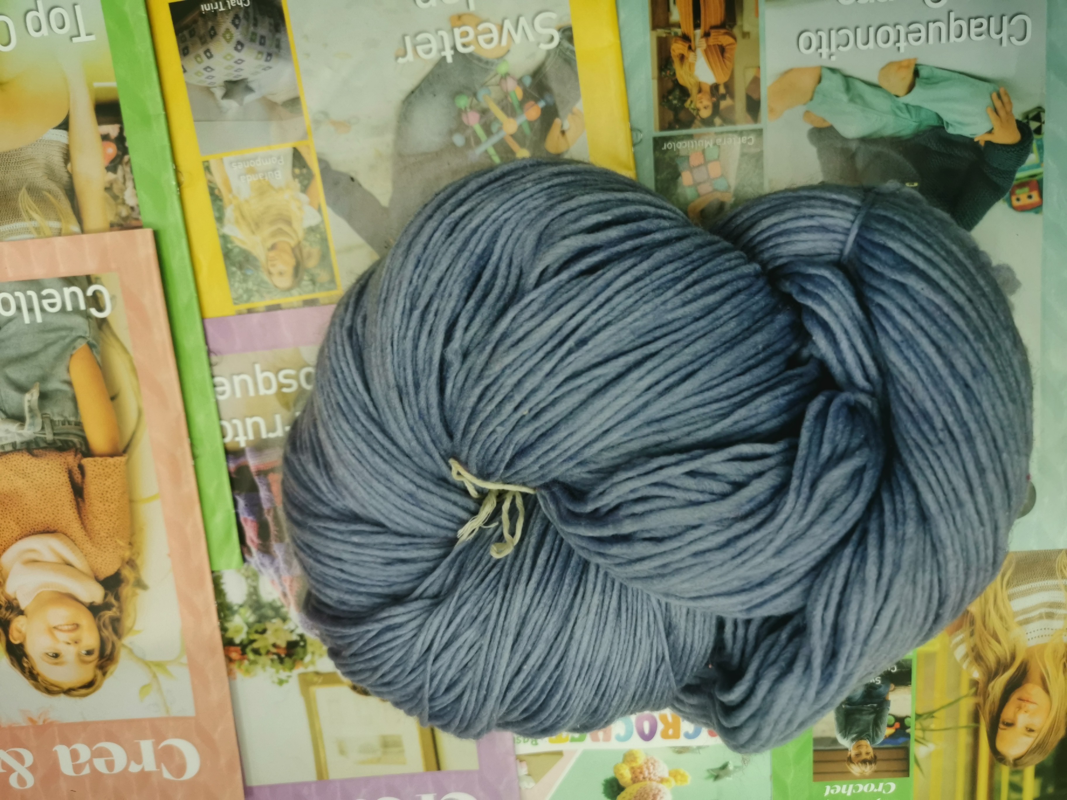 Factory direct sales of 1.5NM polyester Iceland wool hand-knitted yarn detail image 8
