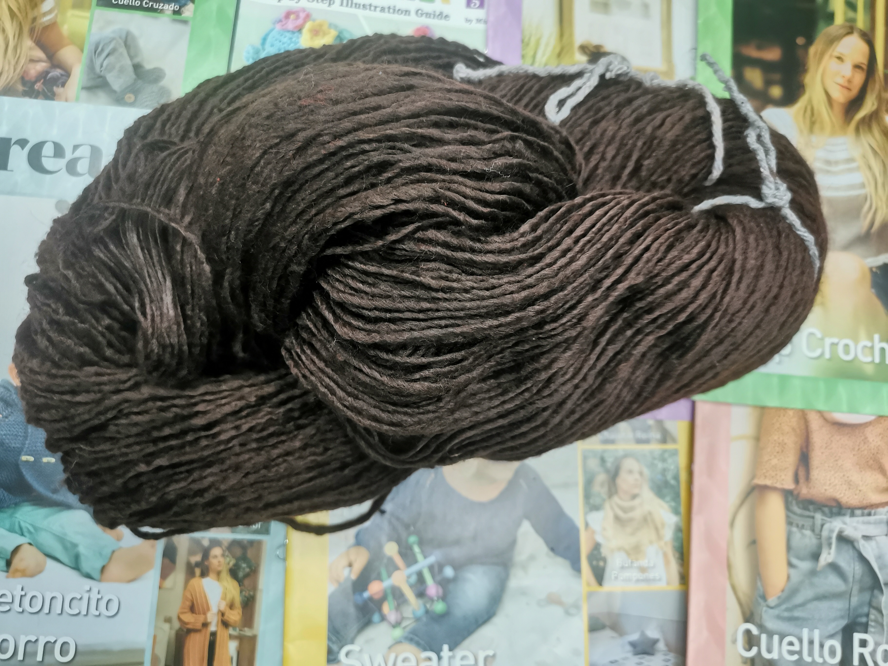 Factory direct sales of 1.5NM polyester Iceland wool hand-knitted yarn detail image 3