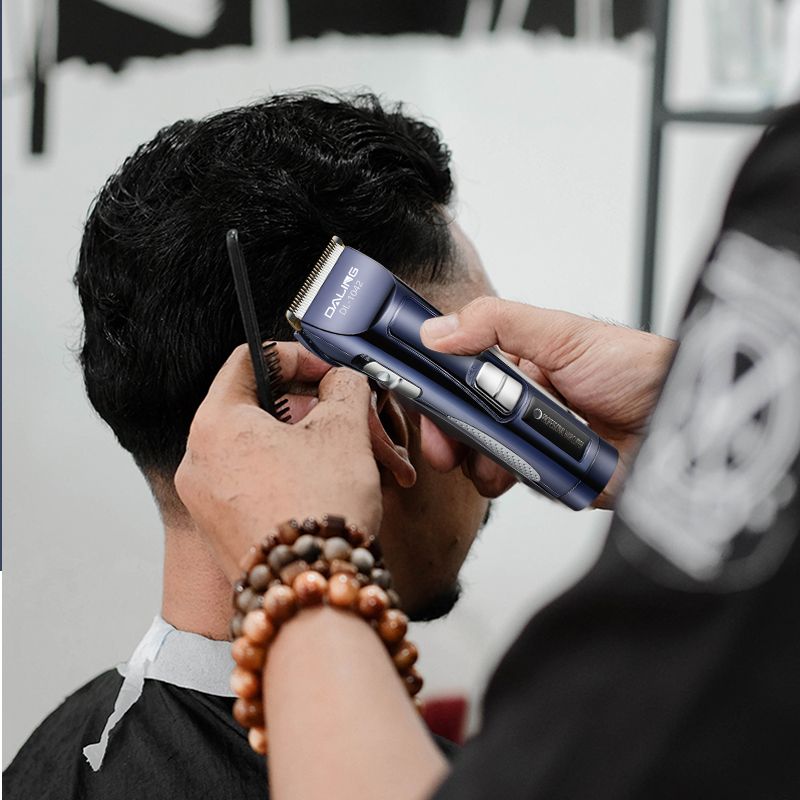 DALING-1042 household electric hair clipper, rechargeable electric clipper, wholesale of hair clippers across borders Application Scenario
