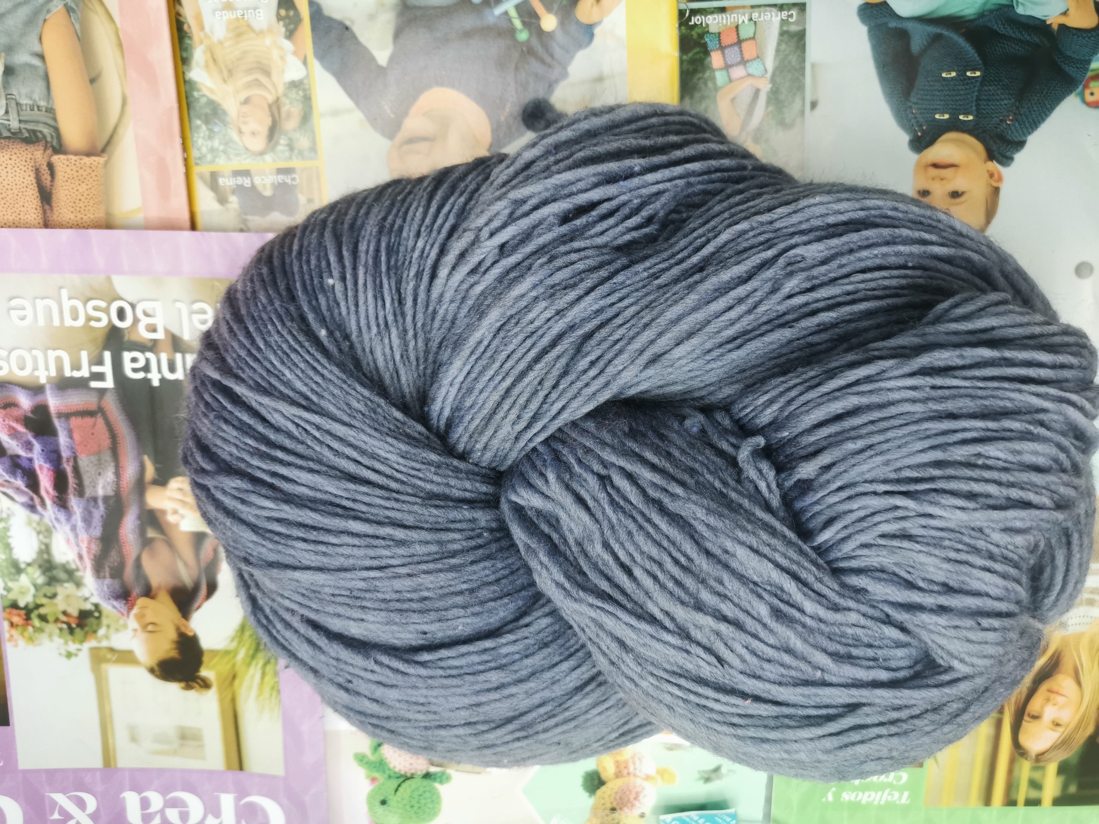 Factory direct sales of 1.5NM polyester Iceland wool hand-knitted yarn detail image 6