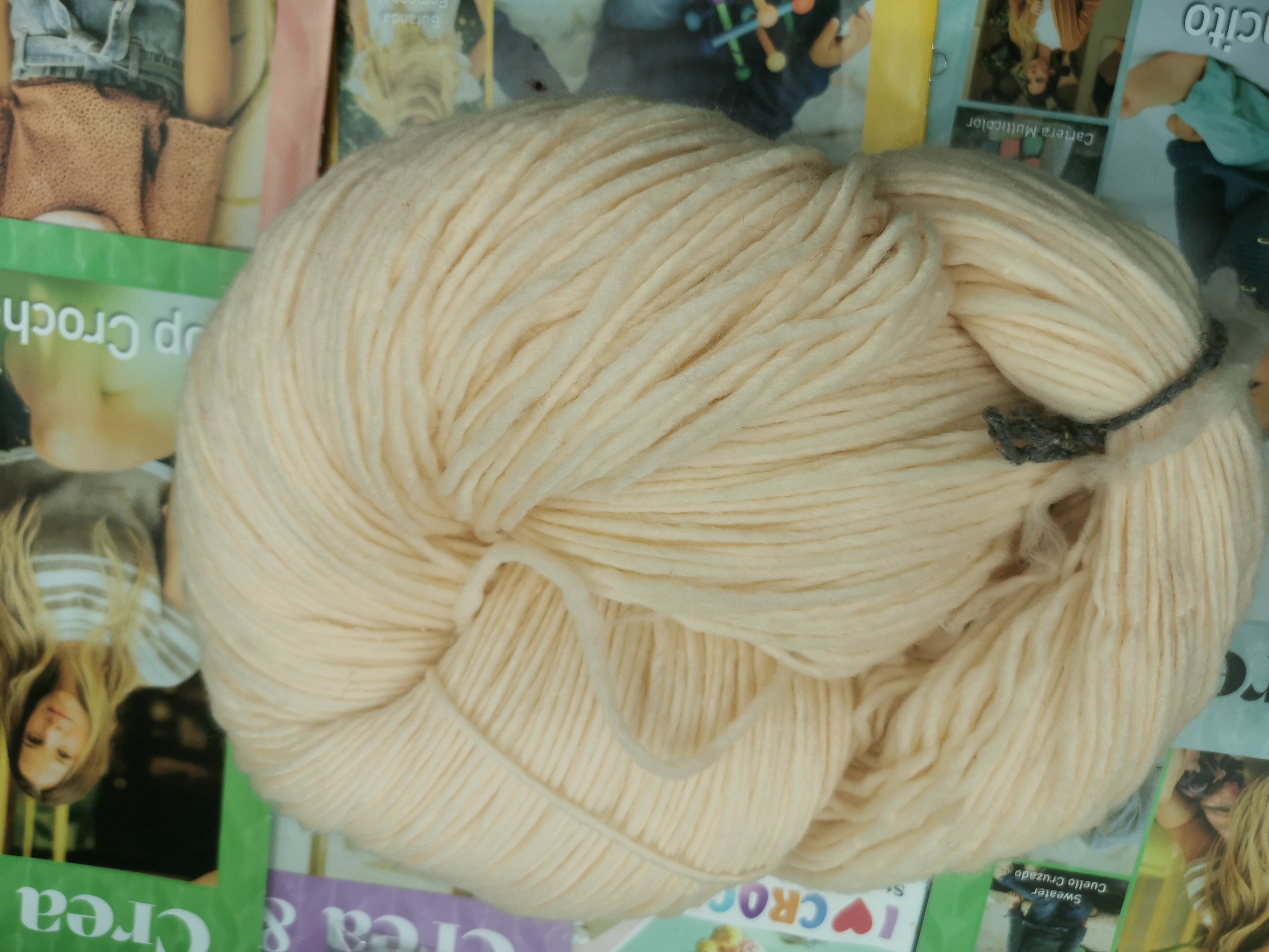 Factory direct sales of 1.5NM polyester Iceland wool hand-knitted yarn detail image 1