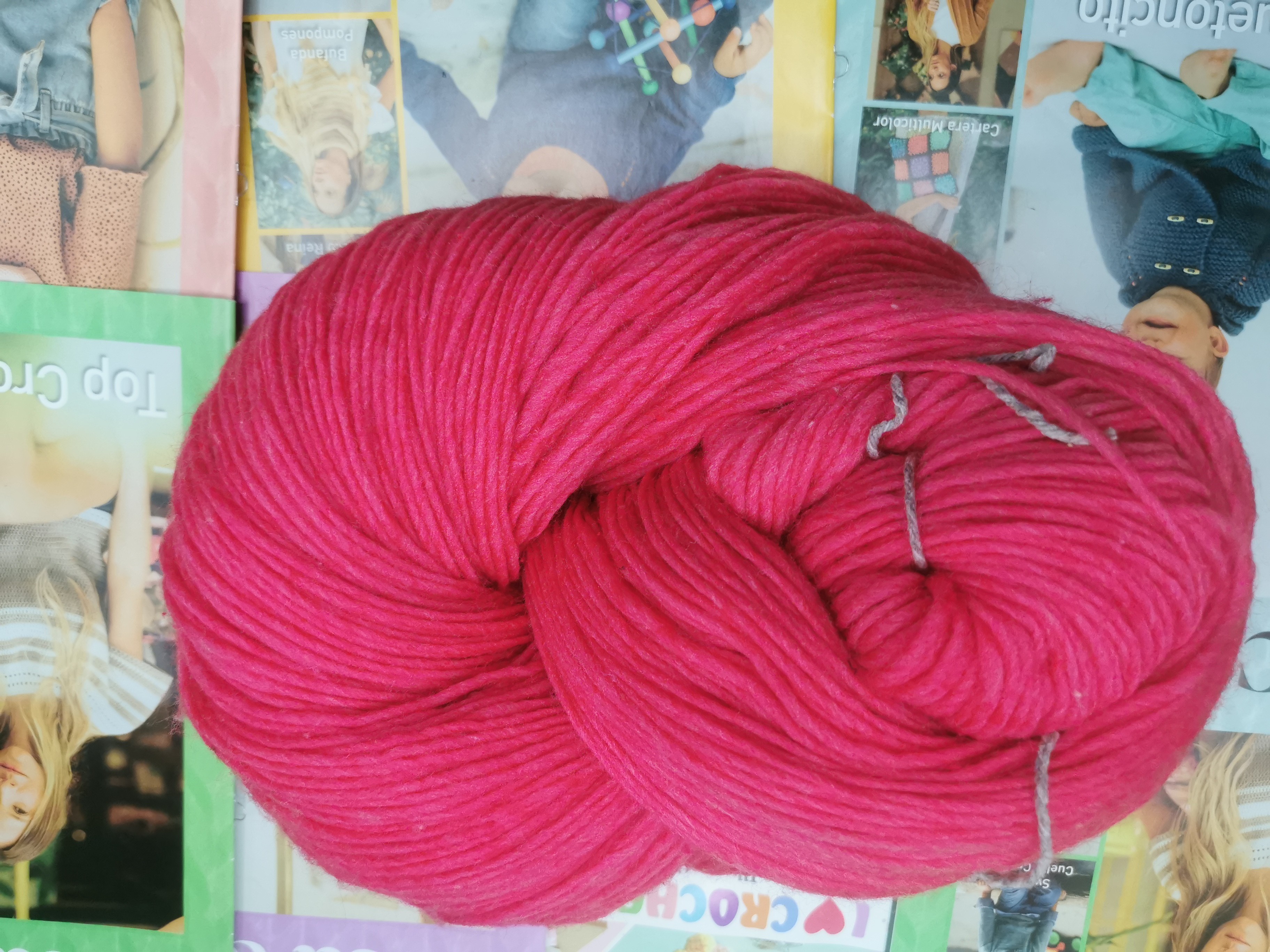 Factory direct sales of 1.5NM polyester Iceland wool hand-knitted yarn detail image 4
