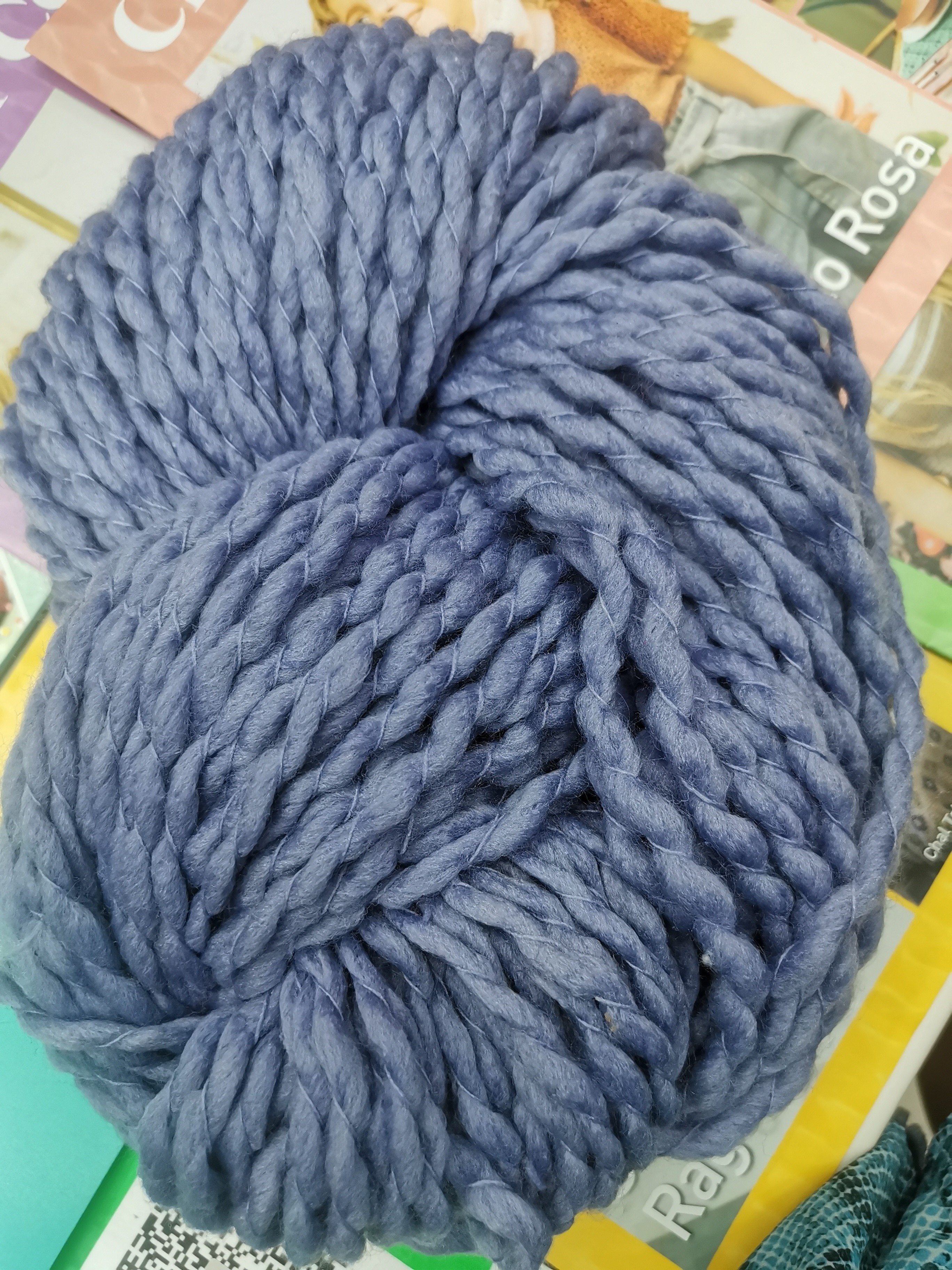 Factory direct sales of 0.6-count polyester corrugated yarn DIY hand-knitted woolen yarn pic 2