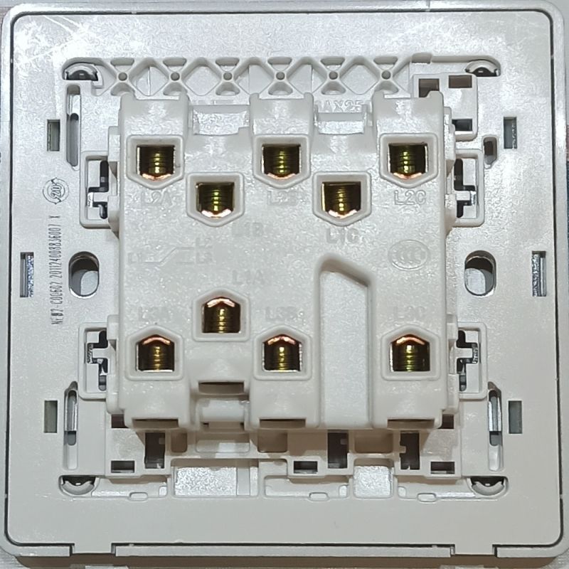 正泰   2C  三联双控开关   10只/盒细节图