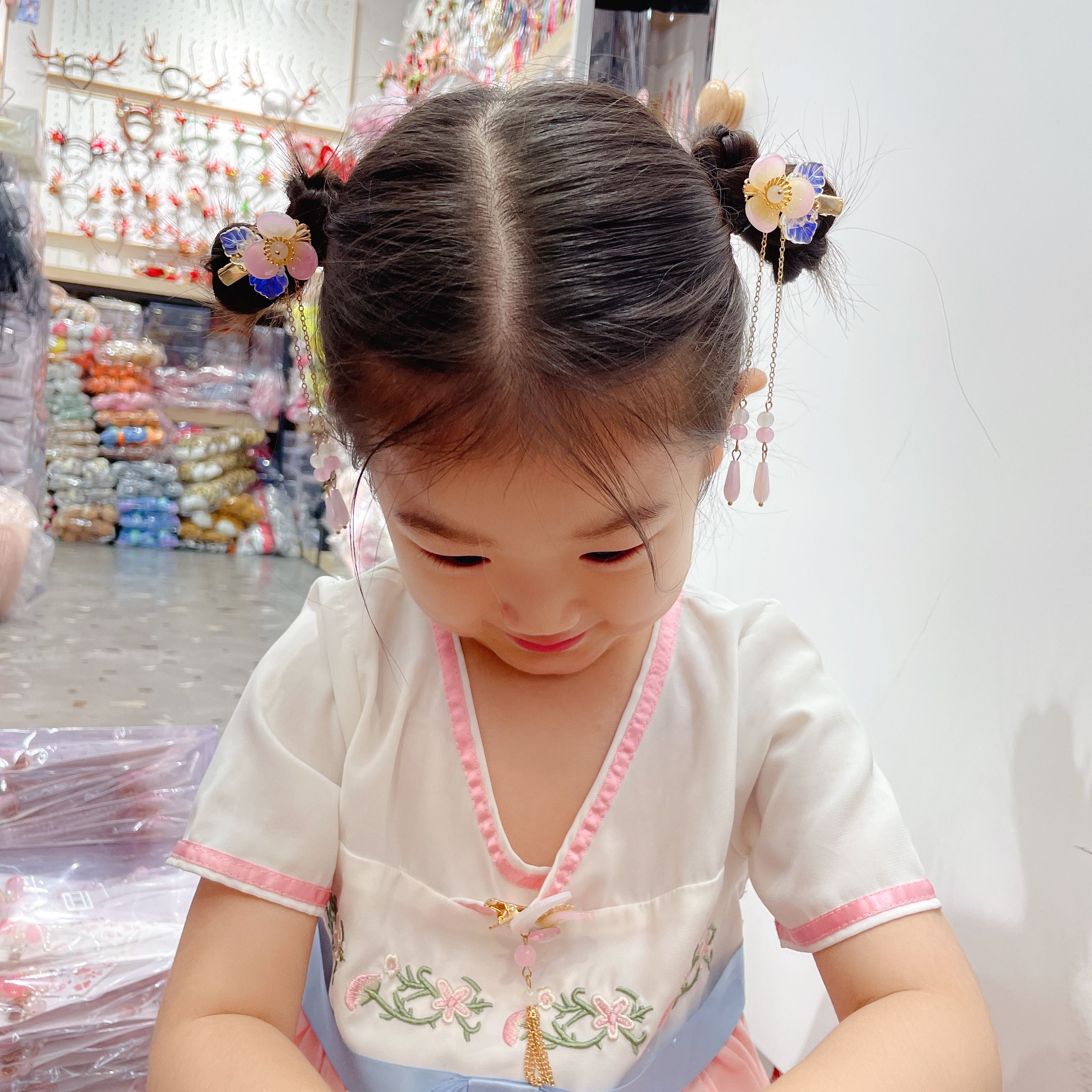 A versatile Chinese-style accessory for Hanfu without hair entanglements - a pair of osmanthus leaf and pearl pendants details Picture