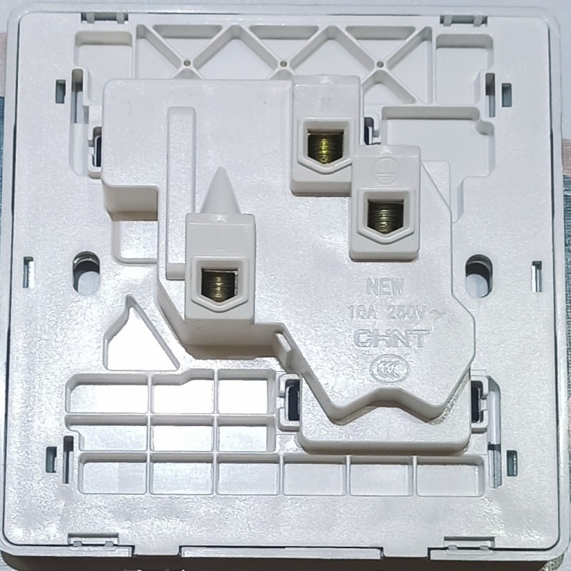 正泰  2C  NEW2-C11132  一联二级三级插座  五孔插座（12只/盒）详情图3