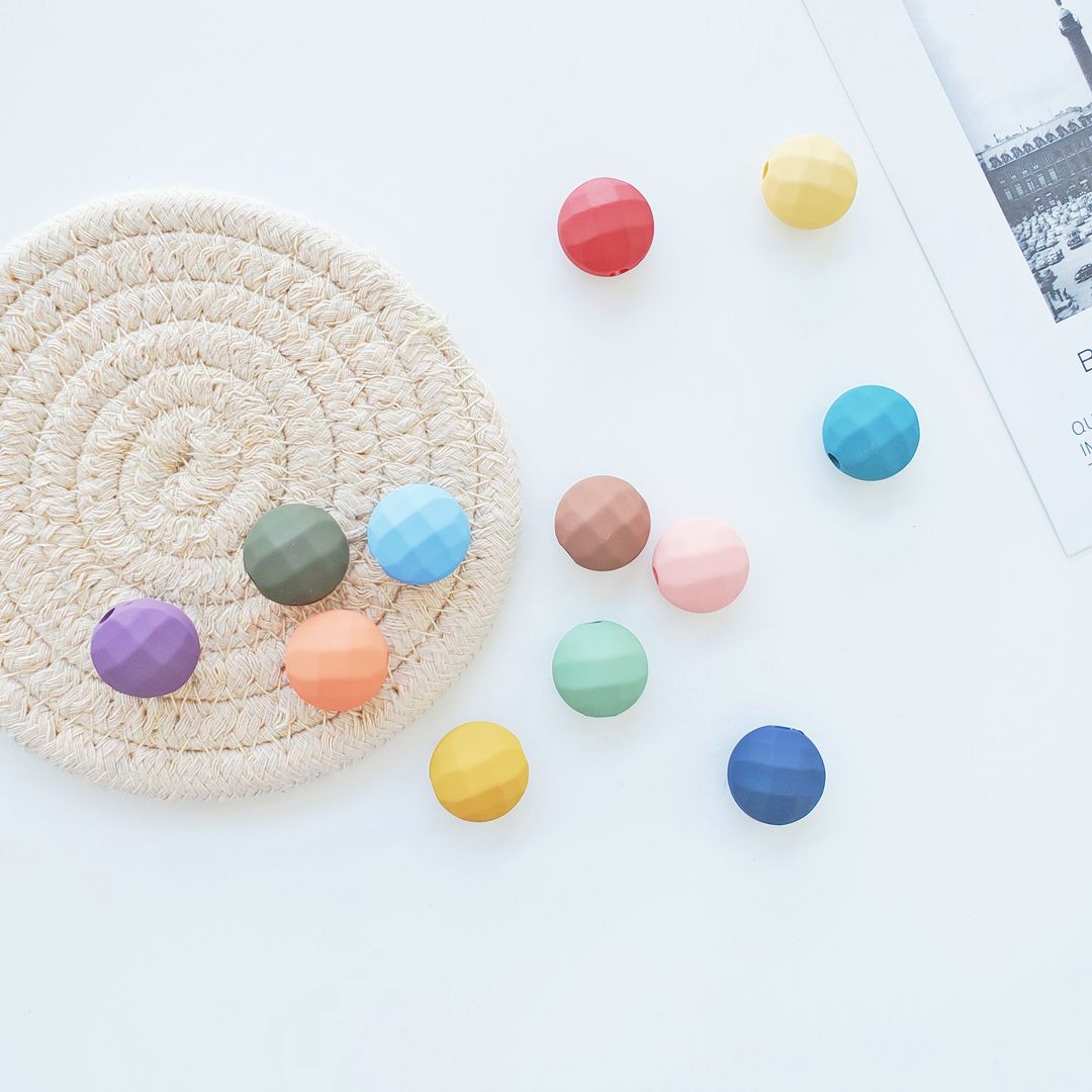 New DIY handcrafted accessories, button styles, rubber beads, women's clothing, versatile, street vendor, toy and accessory materials