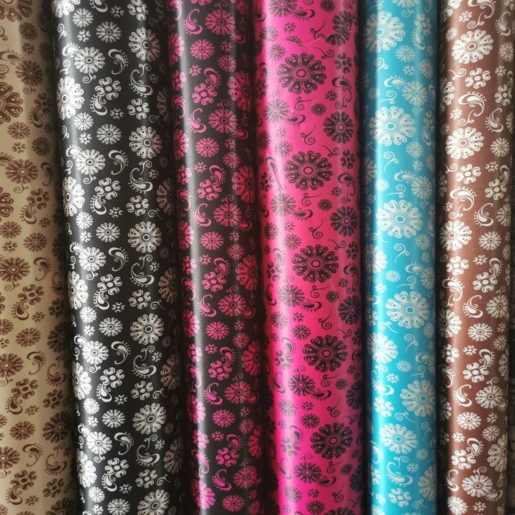Color dinkin print series estampado floral rico 100% poliéster tejido en la parte inferior con espuma de PVC