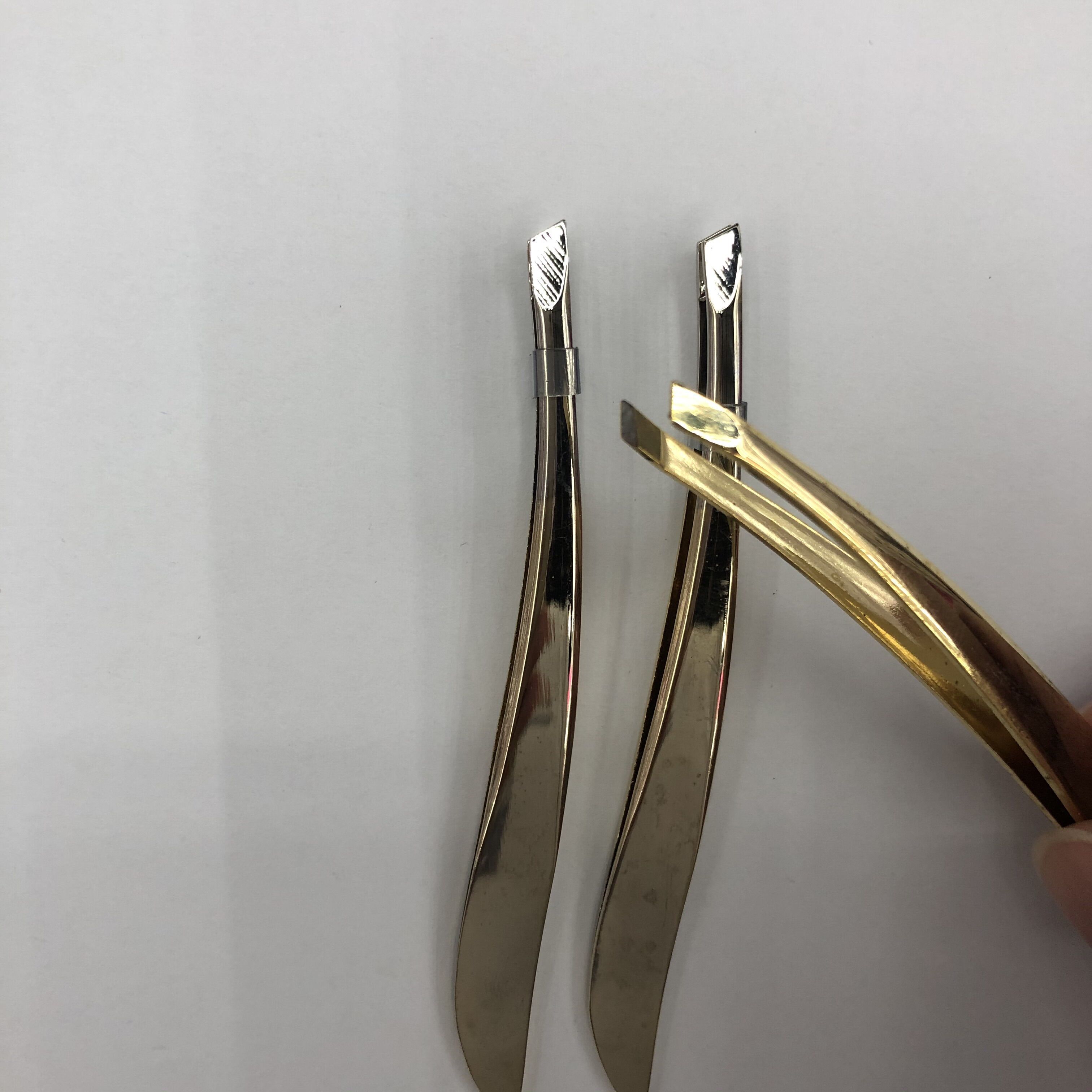 Eyebrow tongs, stainless steel tweezers, eyebrow tongs, hair plucking tweezers, factory direct sales, beauty tools, makeup tools Item Picture