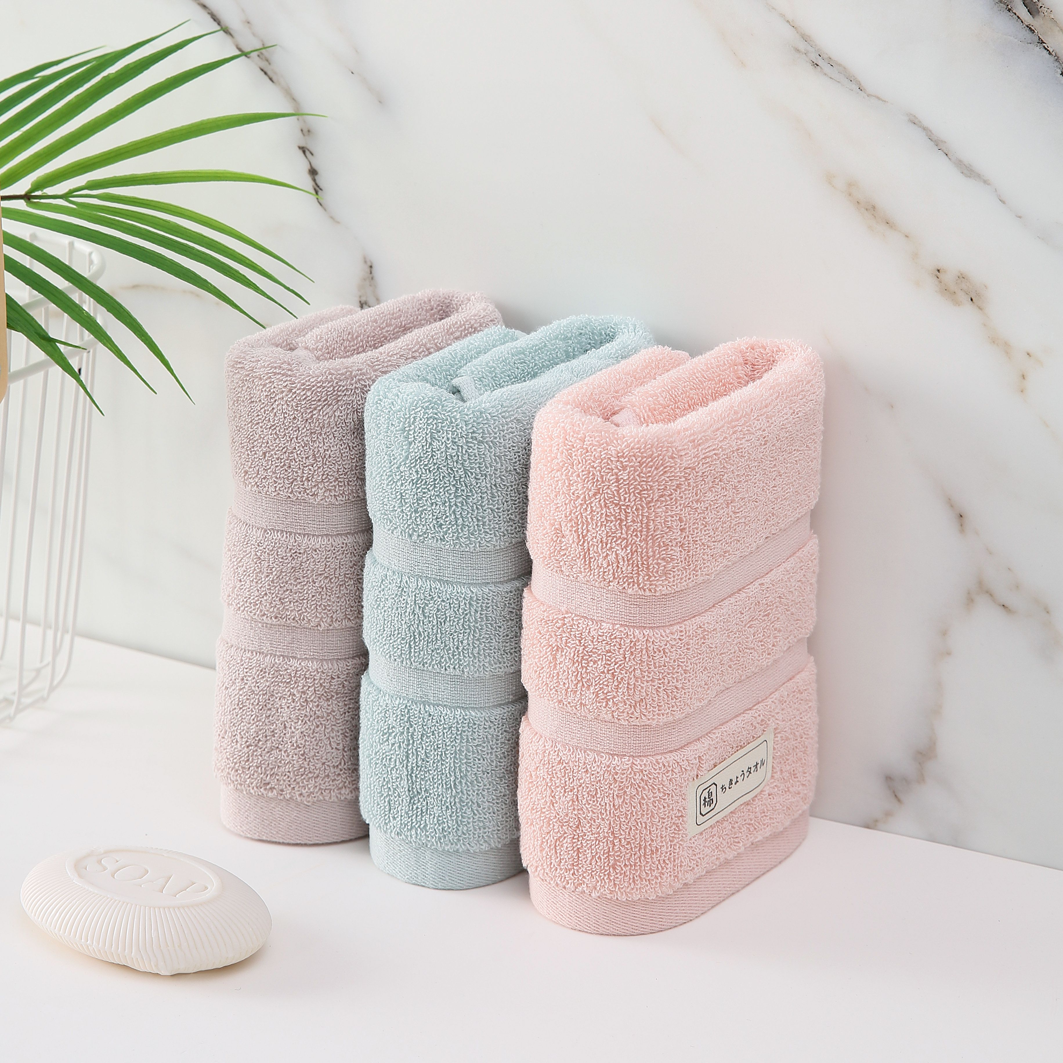 Yiwu Good Goods - Futian Pure Cotton Towel Gift Box contains 2 towels with random colors Item Picture