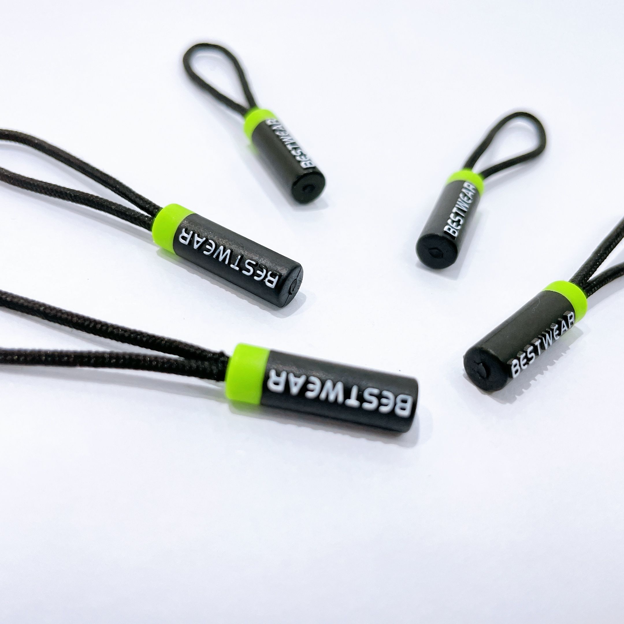 The manufacturer supplies rapid sample injection molding zipper ropes, plastic zipper heads and tail ropes, luggage lanyards and tags details Picture