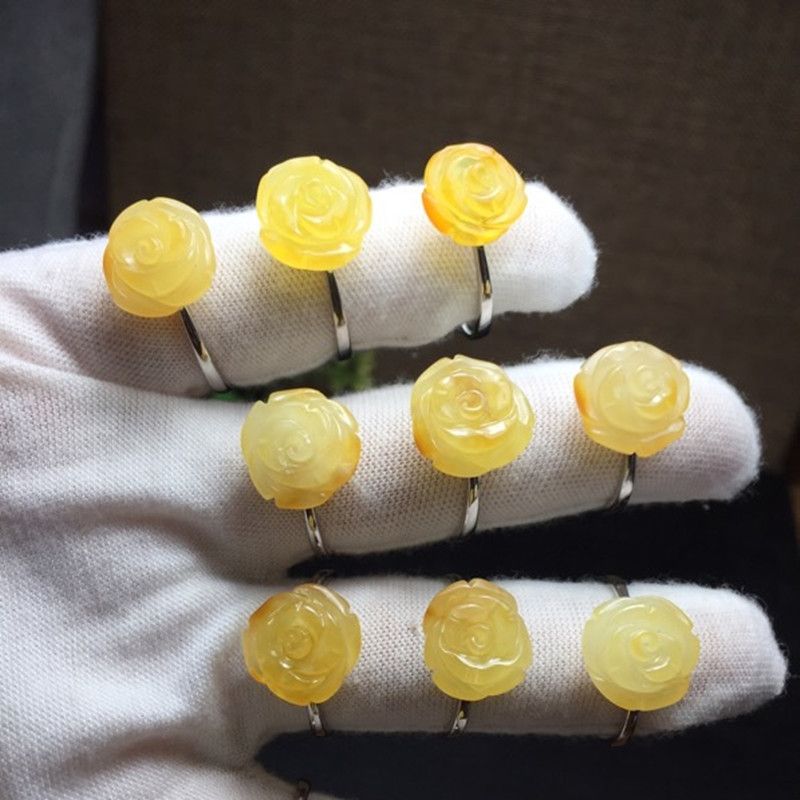 The bright crystal jewelry, natural beeswax rose 925 silver ring is simple and elegant in style, with sufficient water content, bright color and smooth surface Item Picture