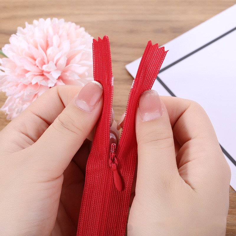 Factory direct sales of No. 3 nylon invisible zippers, multiple colors of zippers, cushions, clothing, home textiles, zippers, self-locking invisible zippers detail image 4