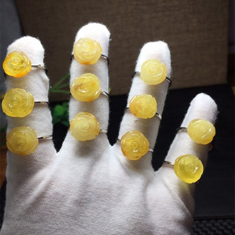 The bright crystal jewelry, natural beeswax rose 925 silver ring is simple and elegant in style, with sufficient water content, bright color and smooth surface Application Scenario