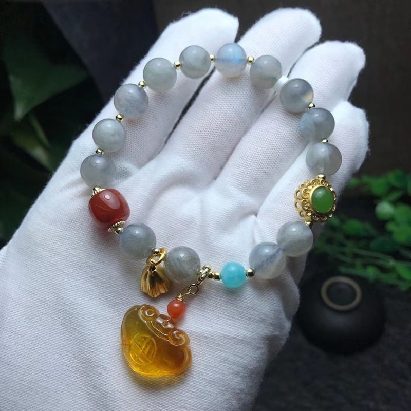 The bright crystal jewelry natural grey moonlight bracelet, each piece with a powerful and elegant beeswax pendant detail image 1