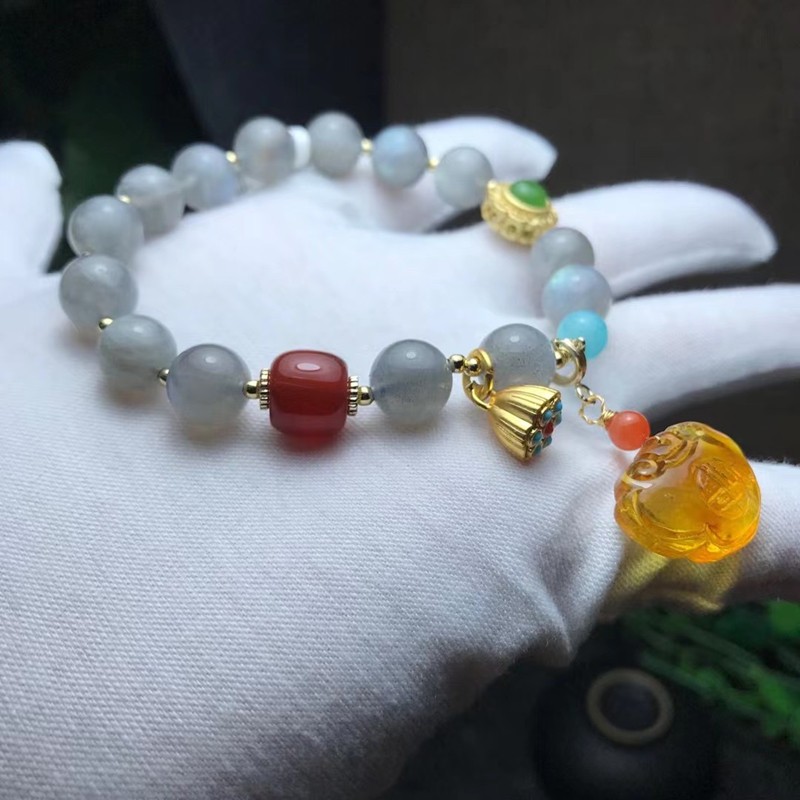 The bright crystal jewelry natural grey moonlight bracelet, each piece with a powerful and elegant beeswax pendant detail image 3