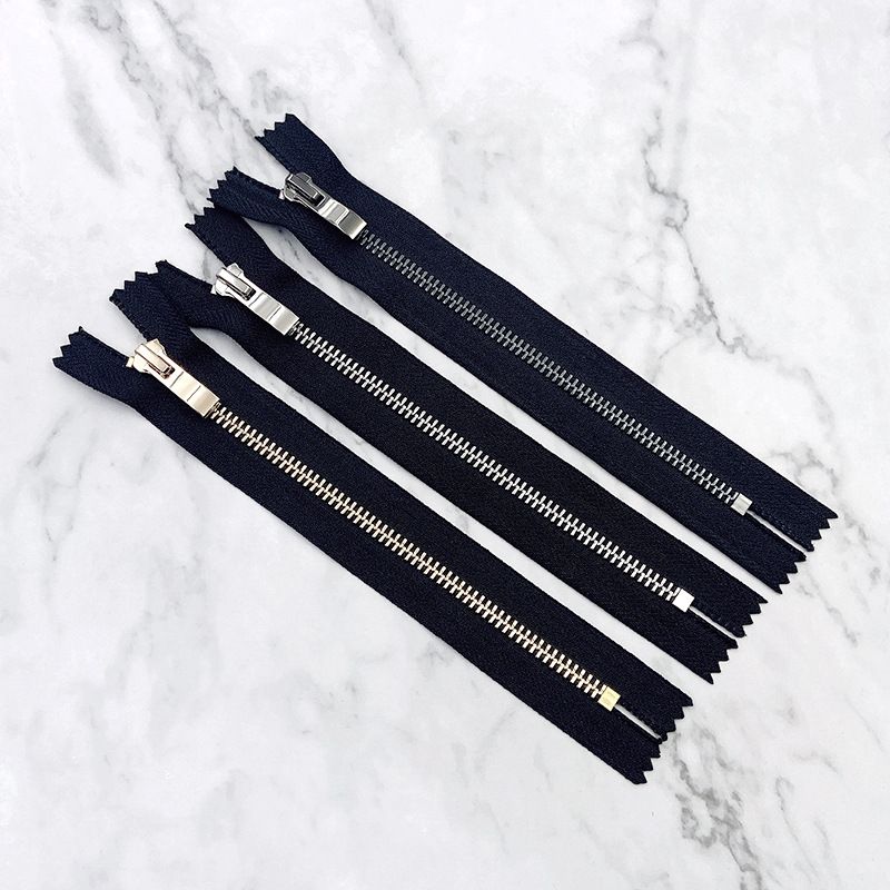 Factory direct sales of 5# metal zipper closure strips with artificial pattern white gold teeth/black nickel teeth/light gold teeth Y teeth details Picture