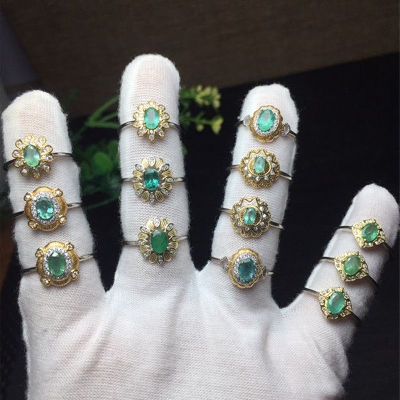 Bright crystal jewelry, natural emerald 925 silver open ring, clean and beautiful, with many styles Application Scenario