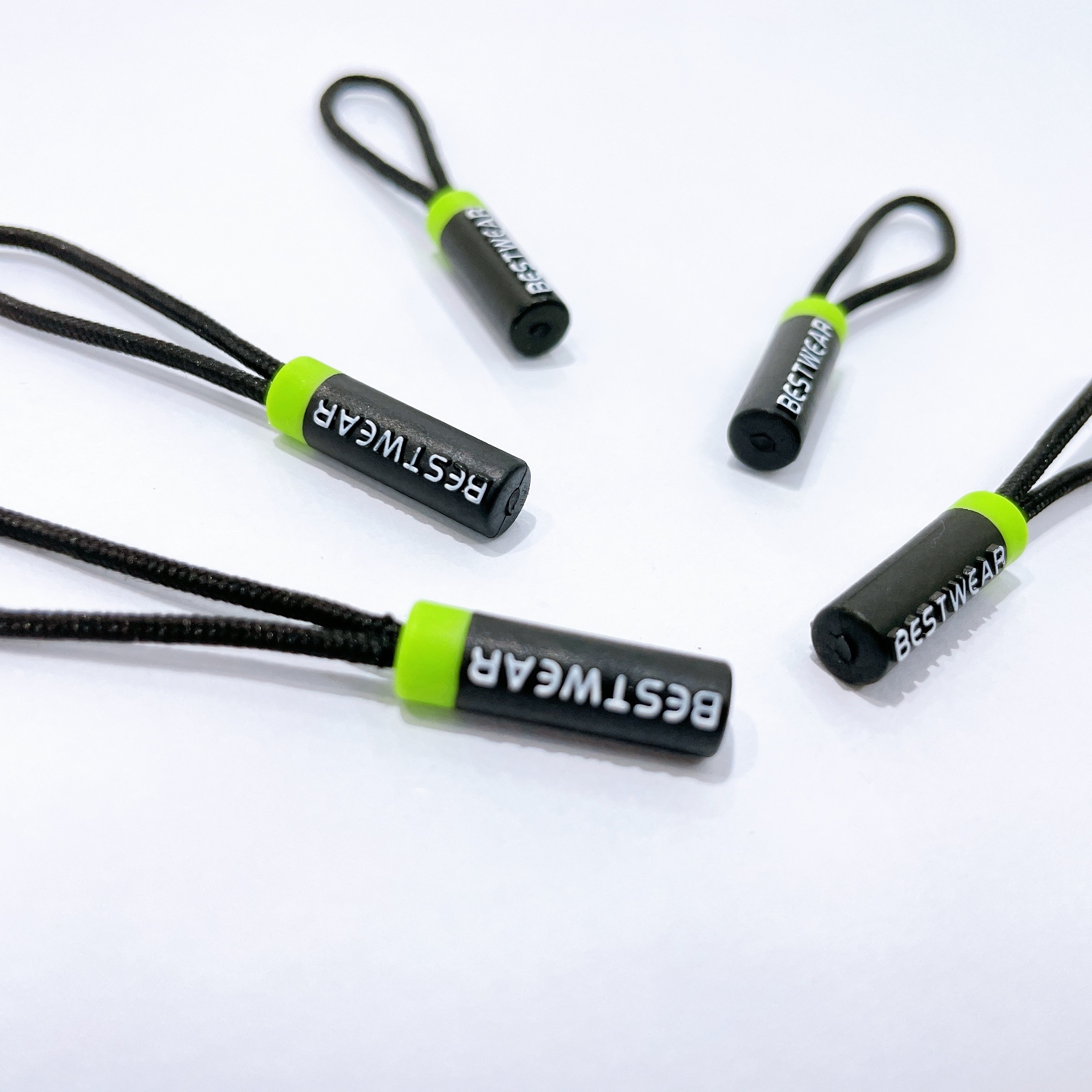 The manufacturer supplies rapid sample injection molding zipper ropes, plastic zipper heads and tail ropes, luggage lanyards and tags detail image 2