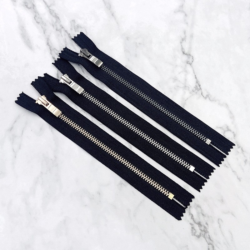 Factory direct sales of 5# metal zipper closure strips with artificial pattern white gold teeth/black nickel teeth/light gold teeth Y teeth detail image 2