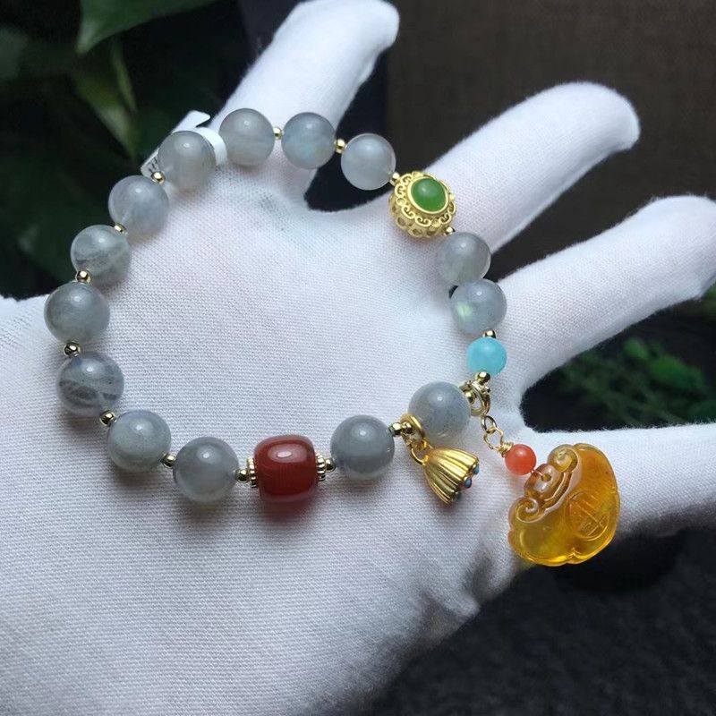 The bright crystal jewelry natural grey moonlight bracelet, each piece with a powerful and elegant beeswax pendant details Picture