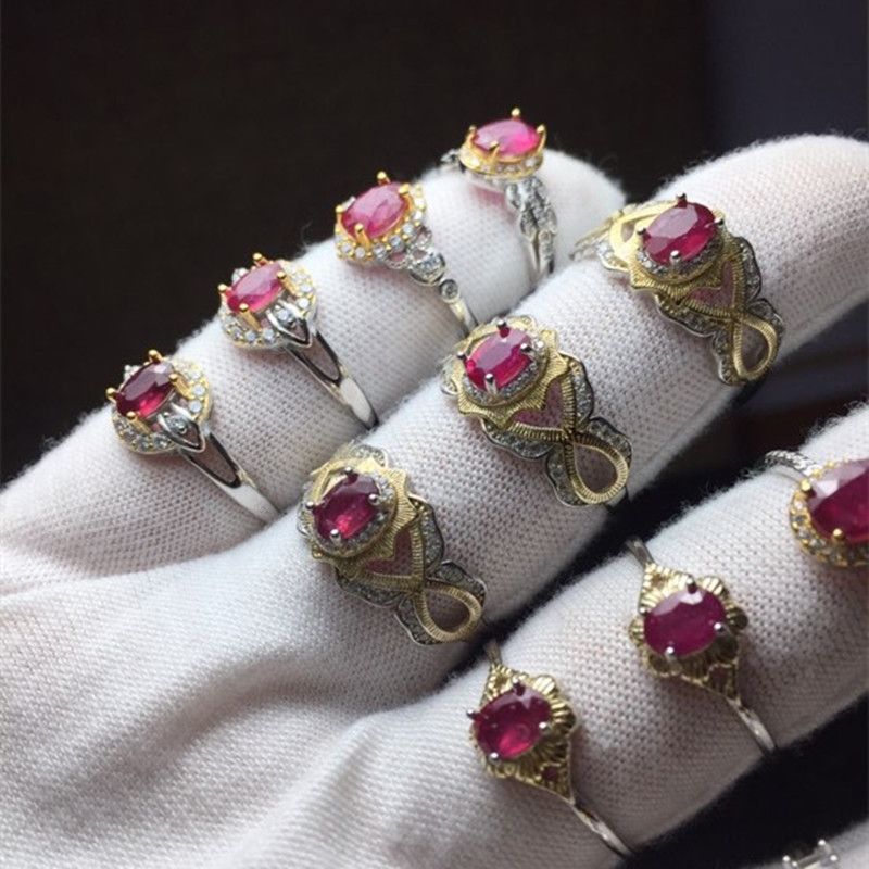 The bright crystal jewelry is made of natural ruby 925 silver and set with an open ring. It is exquisitely crafted and offers high cost performance Application Scenario