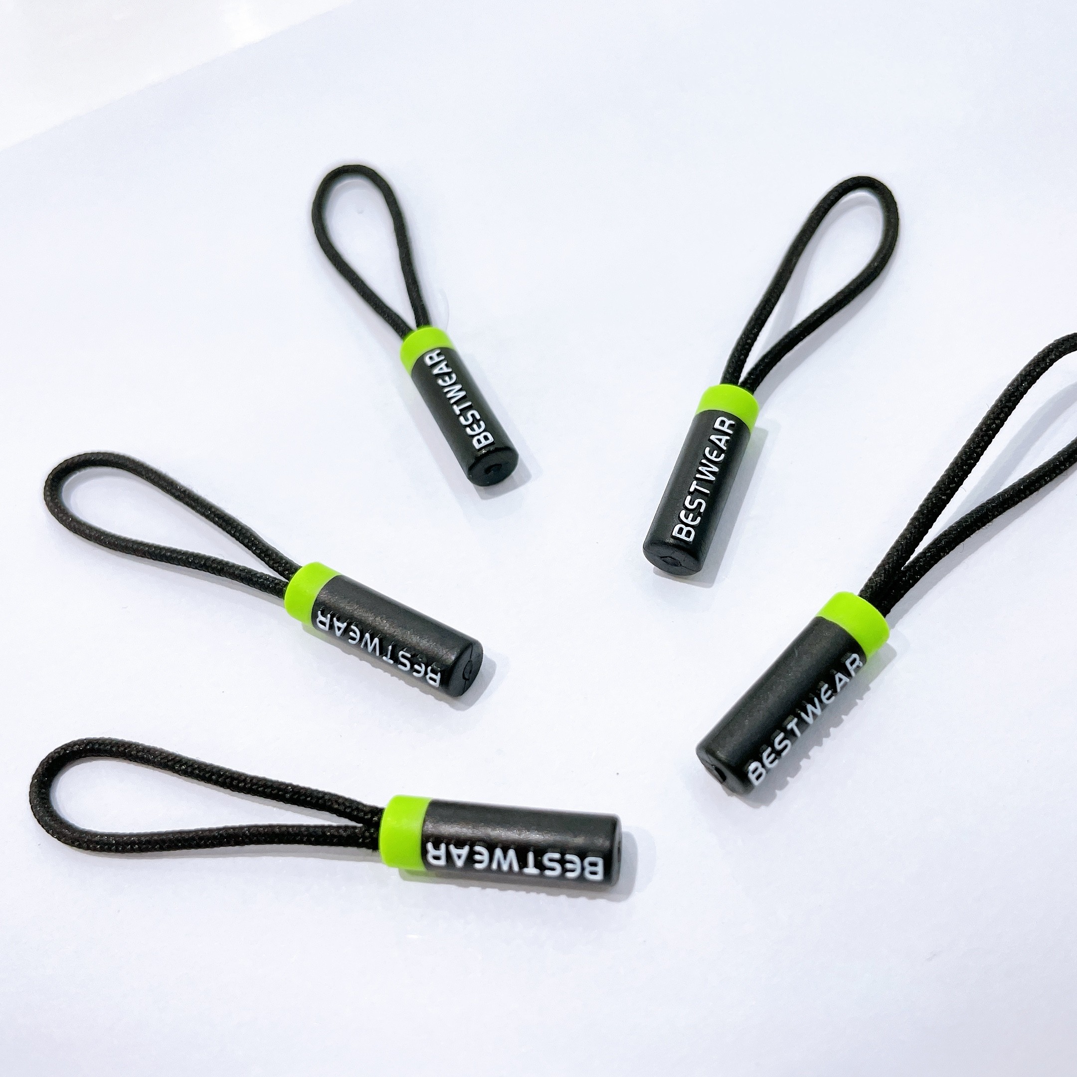 The manufacturer supplies rapid sample injection molding zipper ropes, plastic zipper heads and tail ropes, luggage lanyards and tags detail image 1
