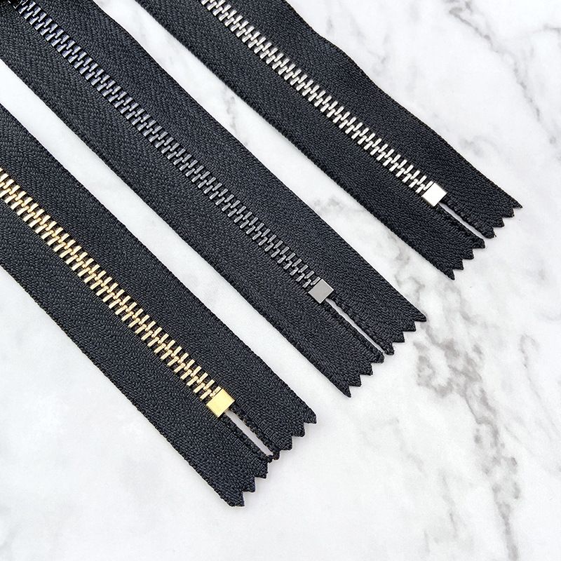Factory direct sales of 5# metal zipper closure strips with artificial pattern white gold teeth/black nickel teeth/light gold teeth Y teeth Specification image