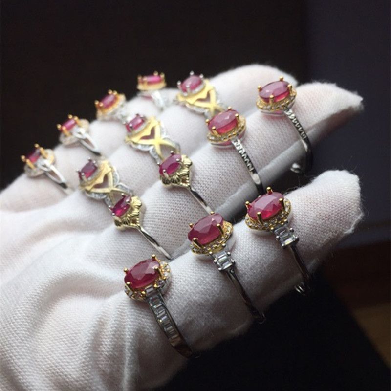 The bright crystal jewelry is made of natural ruby 925 silver and set with an open ring. It is exquisitely crafted and offers high cost performance Specification image