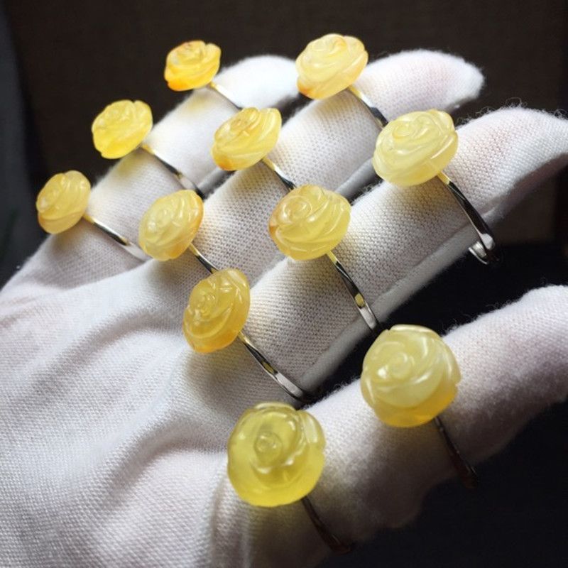 The bright crystal jewelry, natural beeswax rose 925 silver ring is simple and elegant in style, with sufficient water content, bright color and smooth surface Specification image