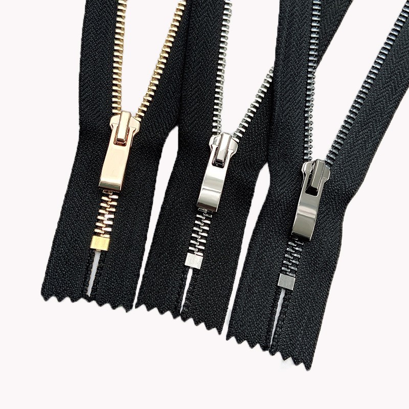 Factory direct sales of 5# metal zipper closure strips with artificial pattern white gold teeth/black nickel teeth/light gold teeth Y teeth detail image 4