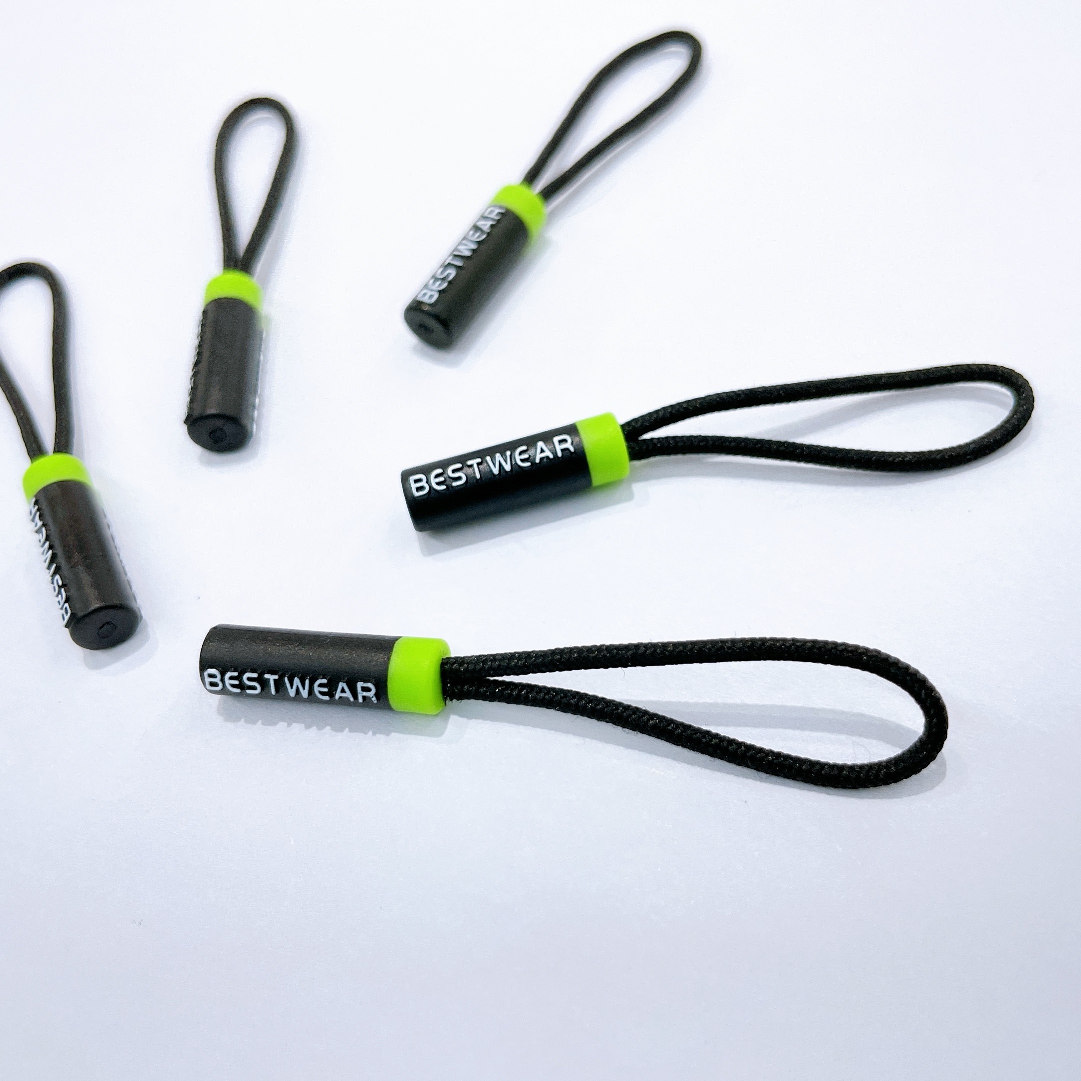 The manufacturer supplies rapid sample injection molding zipper ropes, plastic zipper heads and tail ropes, luggage lanyards and tags detail image 8