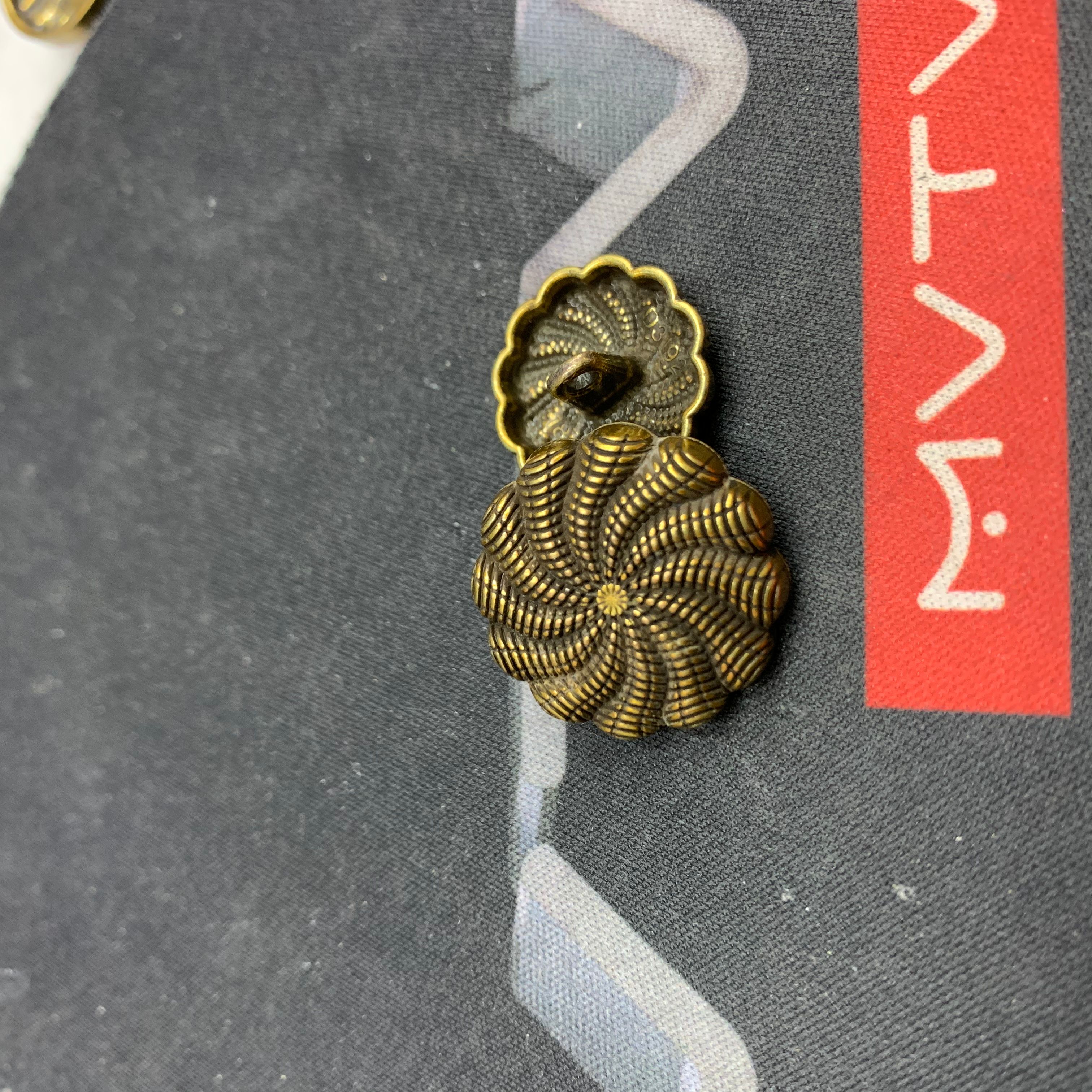 Alloy seashell shape hand stitched buckle bronze