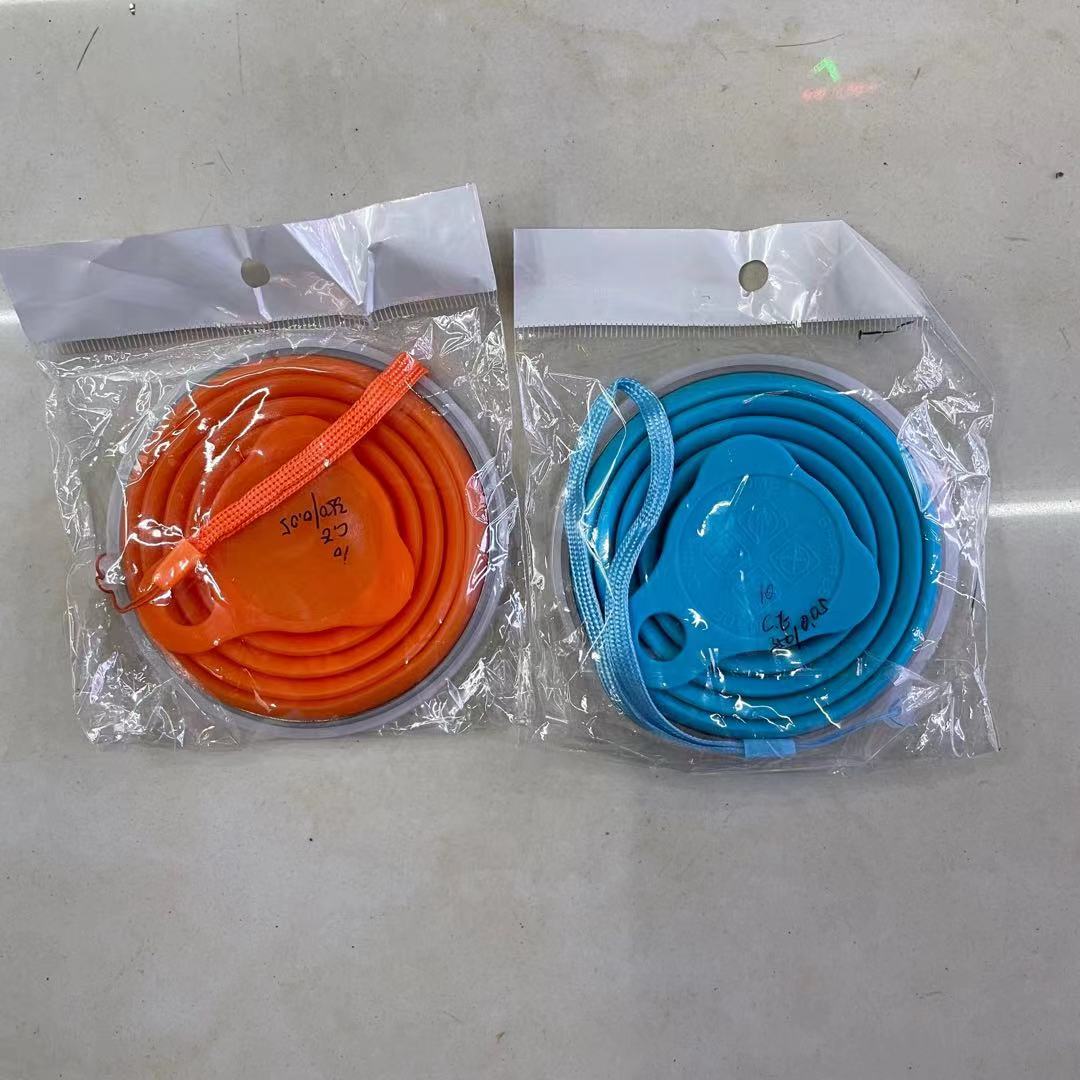 Folding cup portable water cup, convenient to carry water cup, plastic folding water cup Application Scenario