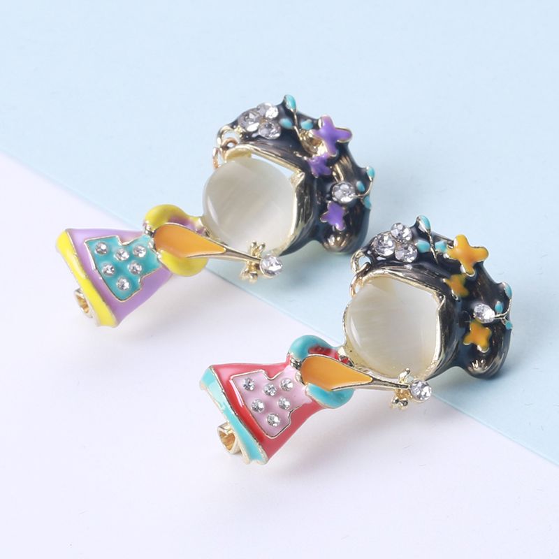 Manufacturers direct sales of foreign trade art little girl brooch elegant fashion clothing accessories