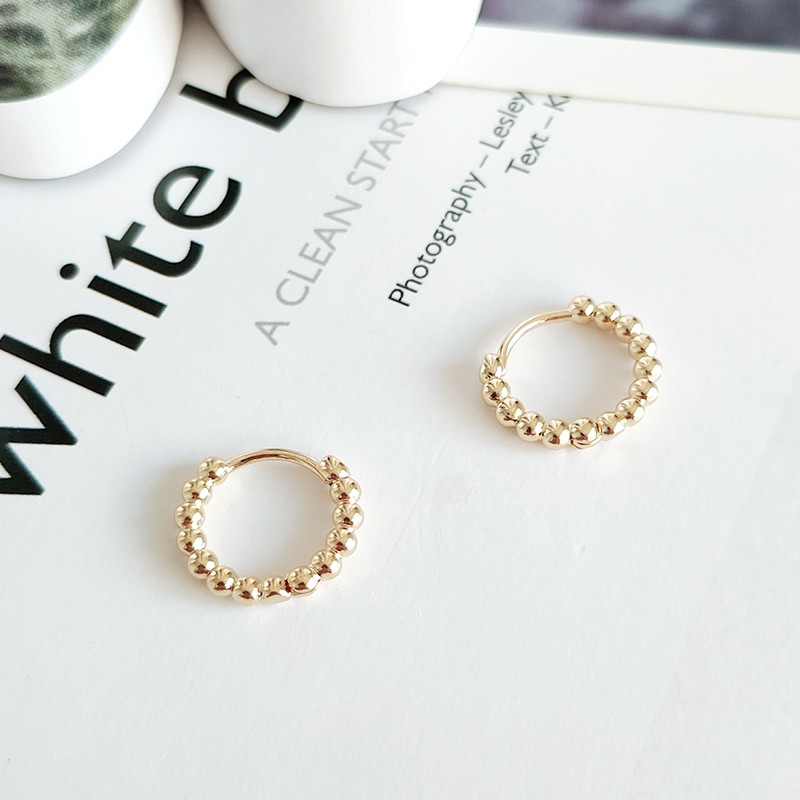 Francés ligero moda de lujo perlas redondas geométricas pequeños pendientes personalidad simple temperamento círculo ins nuevos pendientes hebillas detail image 6