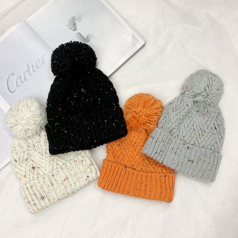 Autumn and winter knitted woolen hats and gloves, simple, fashionable and elegant, iron label rolled-up hat, Japanese-style Baotou cold hat, European and American trendy ins Application Scenario