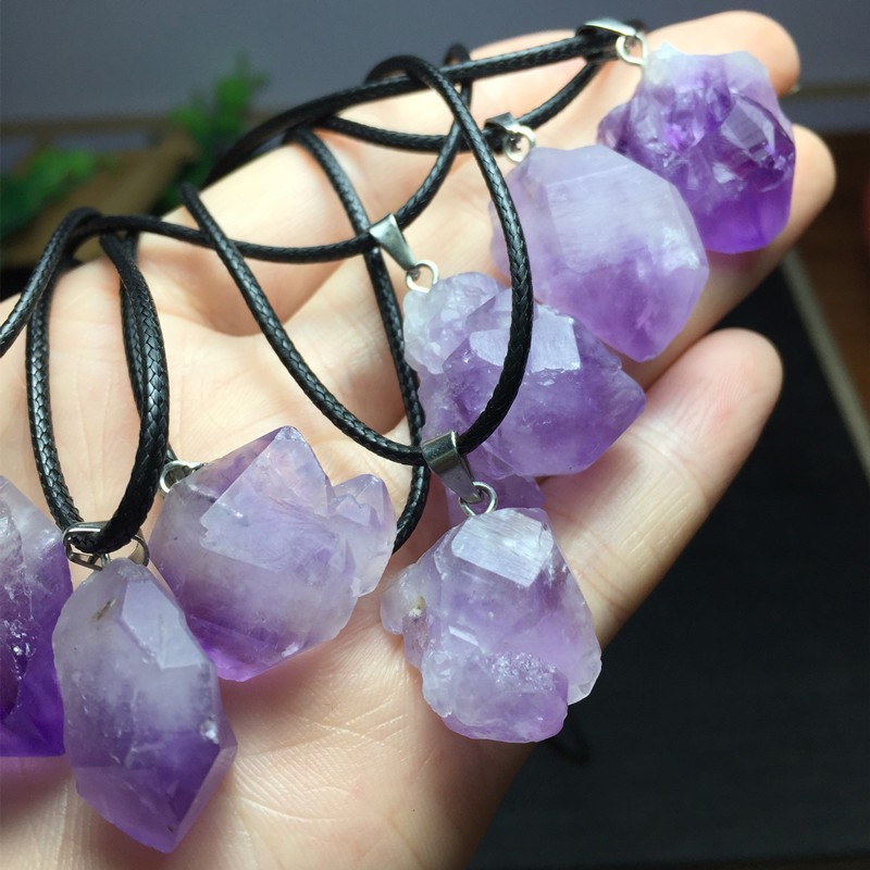The bright crystal jewelry, a natural raw mineral amethyst pendant necklace, is beautiful in color, fresh and clean, simple and elegant detail image 3