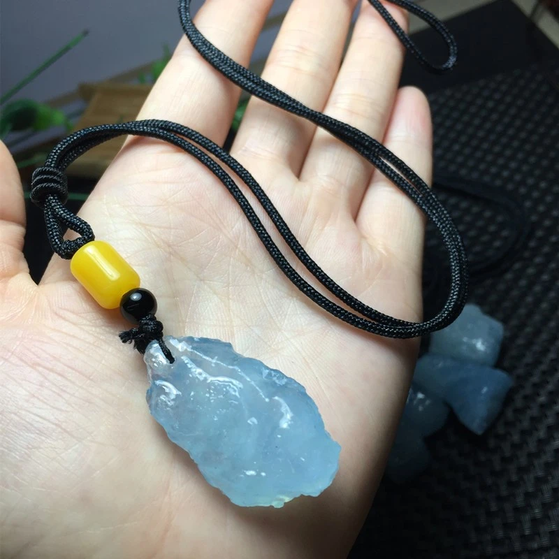 Bright crystal jewelry, natural aquamarine, irregular-shaped pendant necklace. Beautiful color, fresh and clean, simple and elegant, with a great wearing effect!! detail image 3