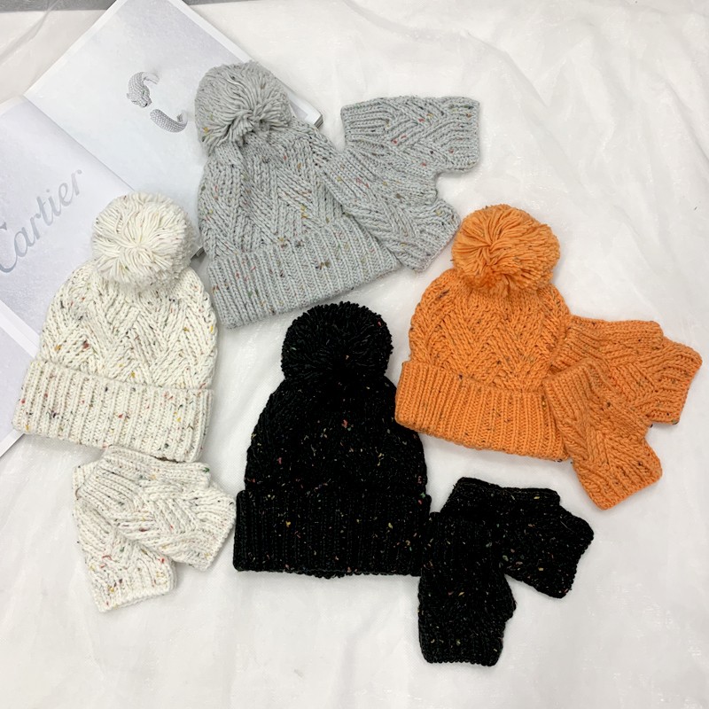 Autumn and winter knitted woolen hats and gloves, simple, fashionable and elegant, iron label rolled-up hat, Japanese-style Baotou cold hat, European and American trendy ins details Picture