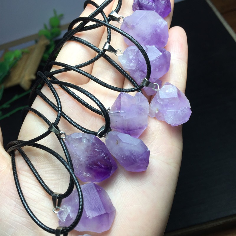 The bright crystal jewelry, a natural raw mineral amethyst pendant necklace, is beautiful in color, fresh and clean, simple and elegant detail image 2