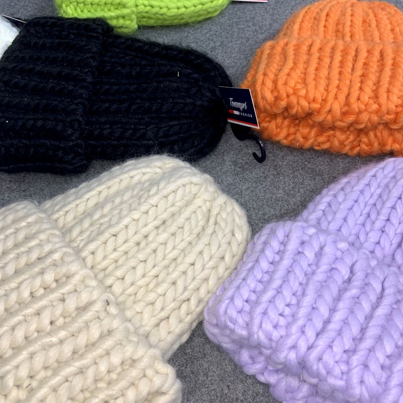Autumn and winter handcrafted thick woolen hat, simple, fashionable and elegant. Iron label rolled-up hat, Japanese-style cold hat, European and American trendy ins details Picture