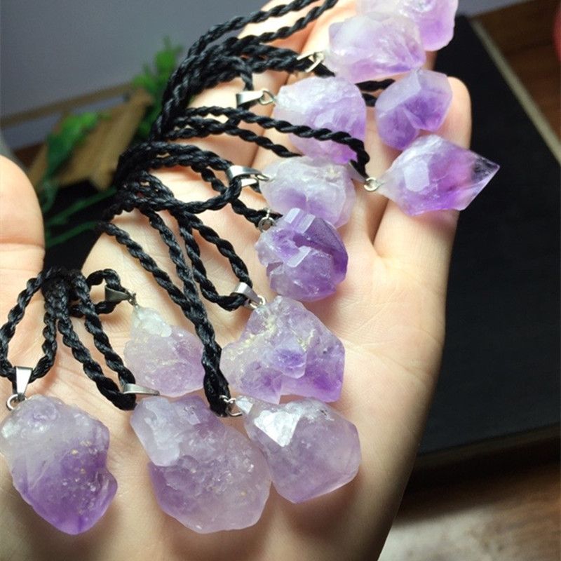 The bright crystal jewelry, a natural raw mineral amethyst pendant necklace, is beautiful in color, fresh and clean, simple and elegant Item Picture