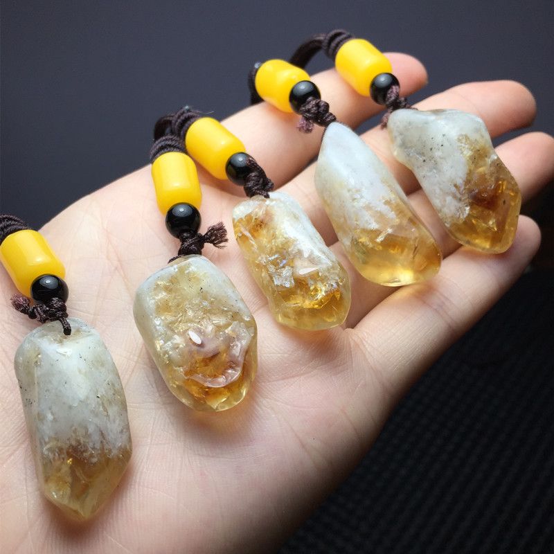 The bright crystal jewelry natural crystal pendant necklace has a beautiful color, is fresh and clean, simple and elegant, and has a great wearing effect!!