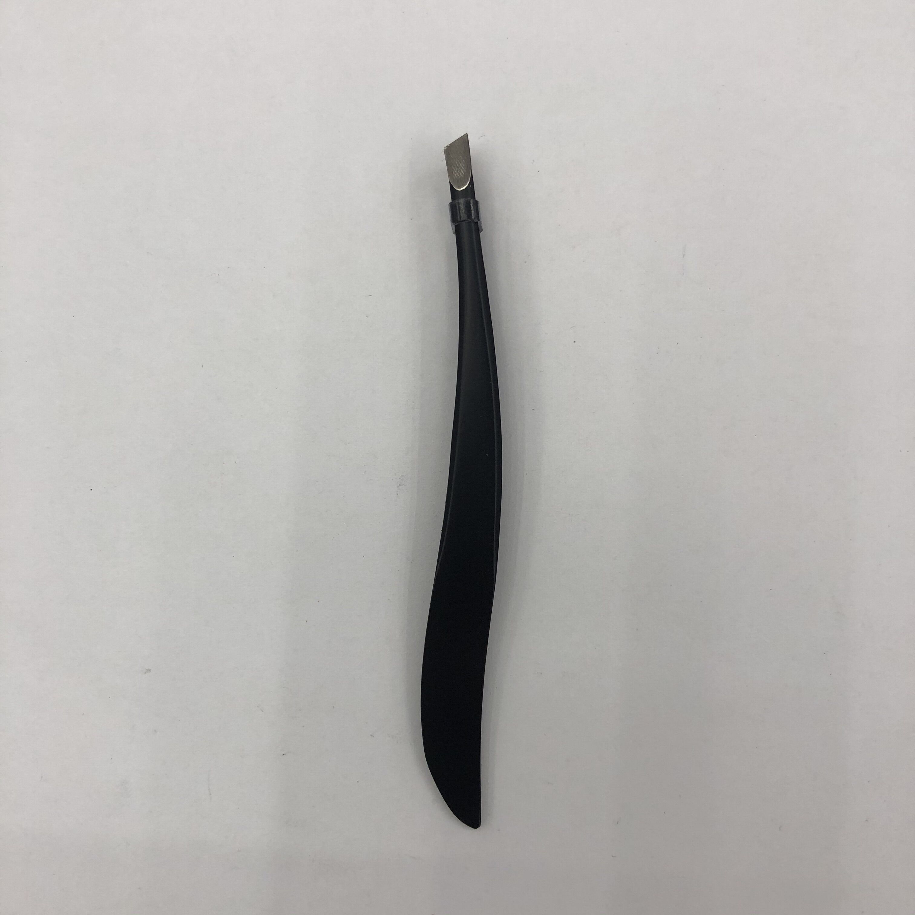 Eyebrow tweezers, stainless steel eyebrow tweezers, beard plucking tweezers, beauty tweezers, beauty set Application Scenario
