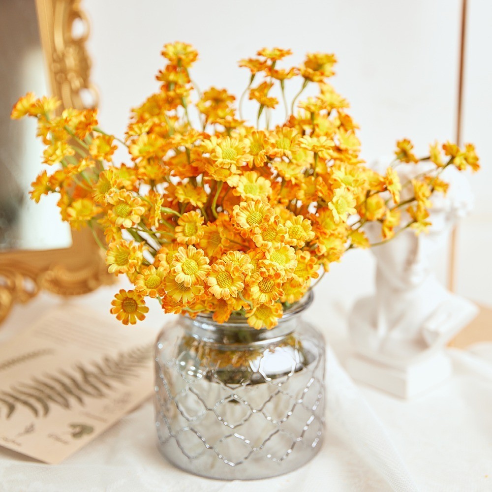 Wholesale of simulated chamomile bouquets, garden daisies, artificial flowers for dining tables, and fresh African daisies for soft furnishings detail image 9